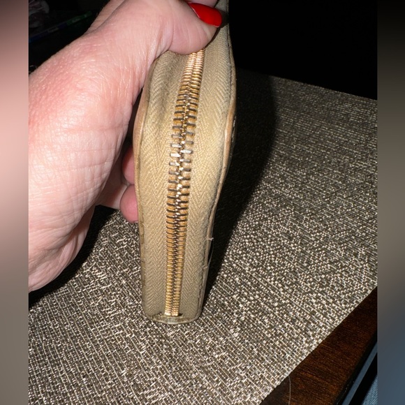 Gorgeous Guccissima Zip Wallet - Picture 4 of 14